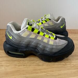 Nike Air Max 95 OG 'Neon' 2020 PS Kids Sneakers Size 12.5C - CZ0948-001 Retro